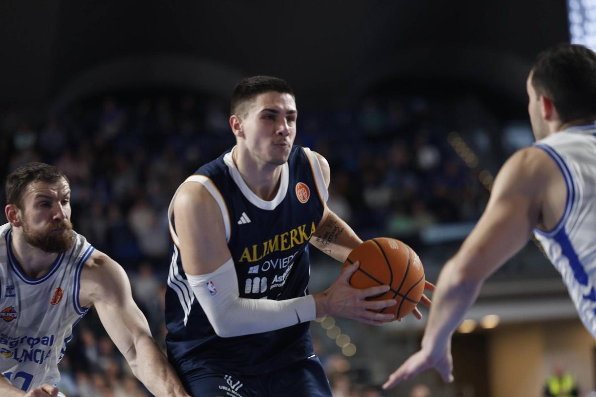 EN IMÁGENES: Así fue el Alimerka Oviedo Baloncesto-Súper Agropal Palencia en el Palacio de los Deportes
