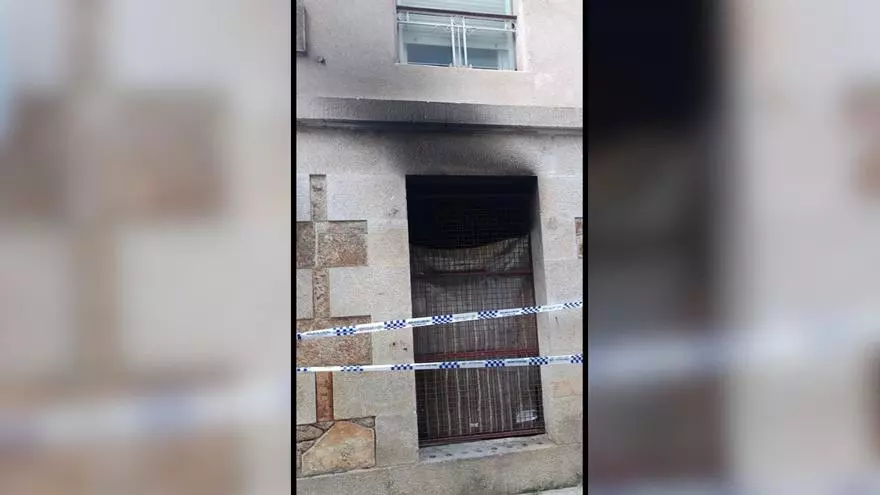 Arde un bajo okupado en las inmediaciones de la calle Príncipe, en Vigo