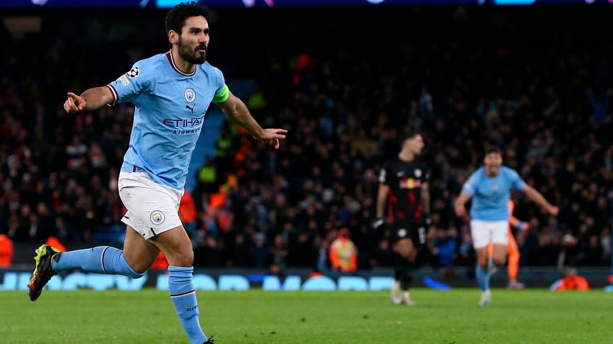 Gündogan celebra su tanto al Leipzig