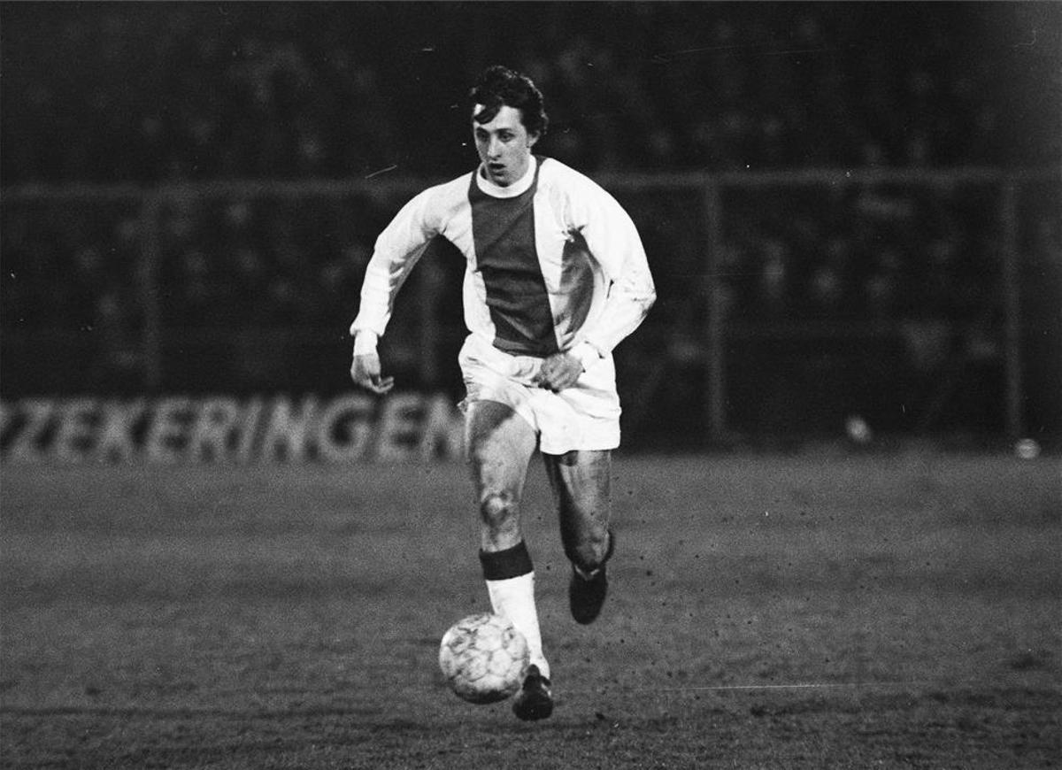 Cruyff, en un partido con el Ajax