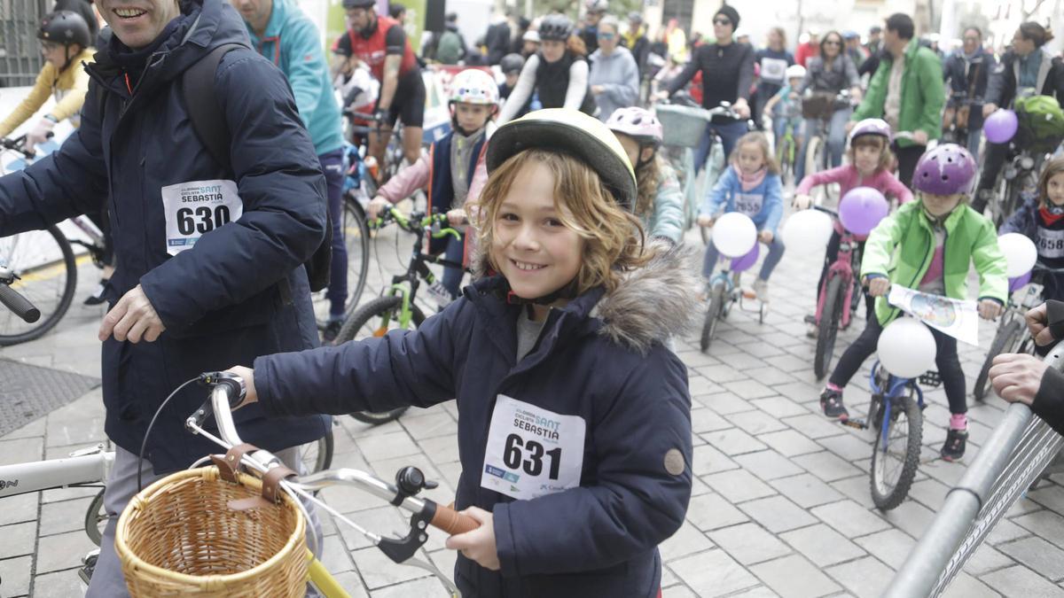 Kinder müssen auch im Stadtgebiet einen Helm tragen.