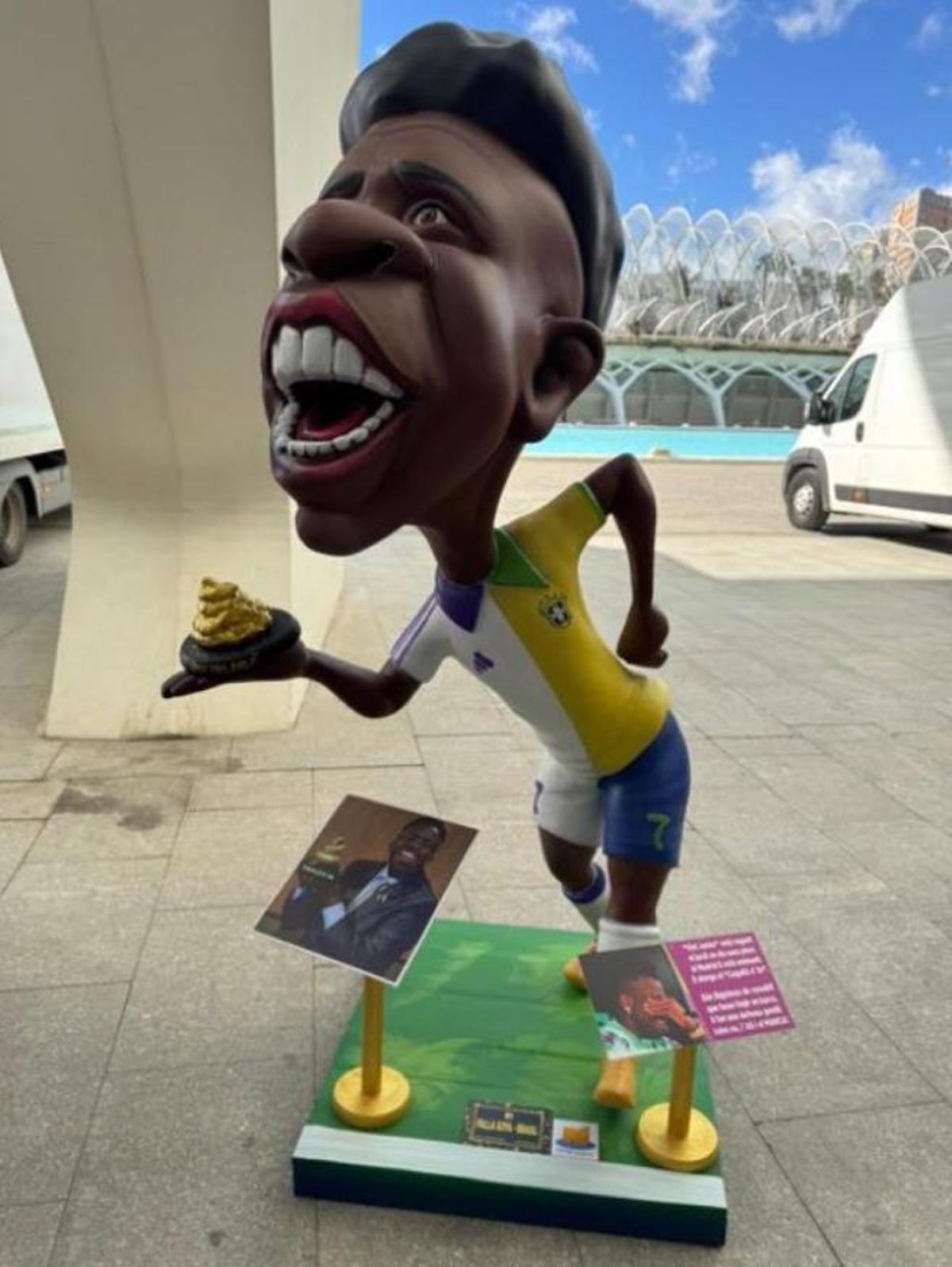 Ninot de Vinicius en las Fallas.