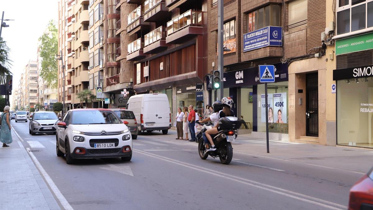 Varios vehículos circulando por la avenida Juan Carlos I, en una imagen de archivo.