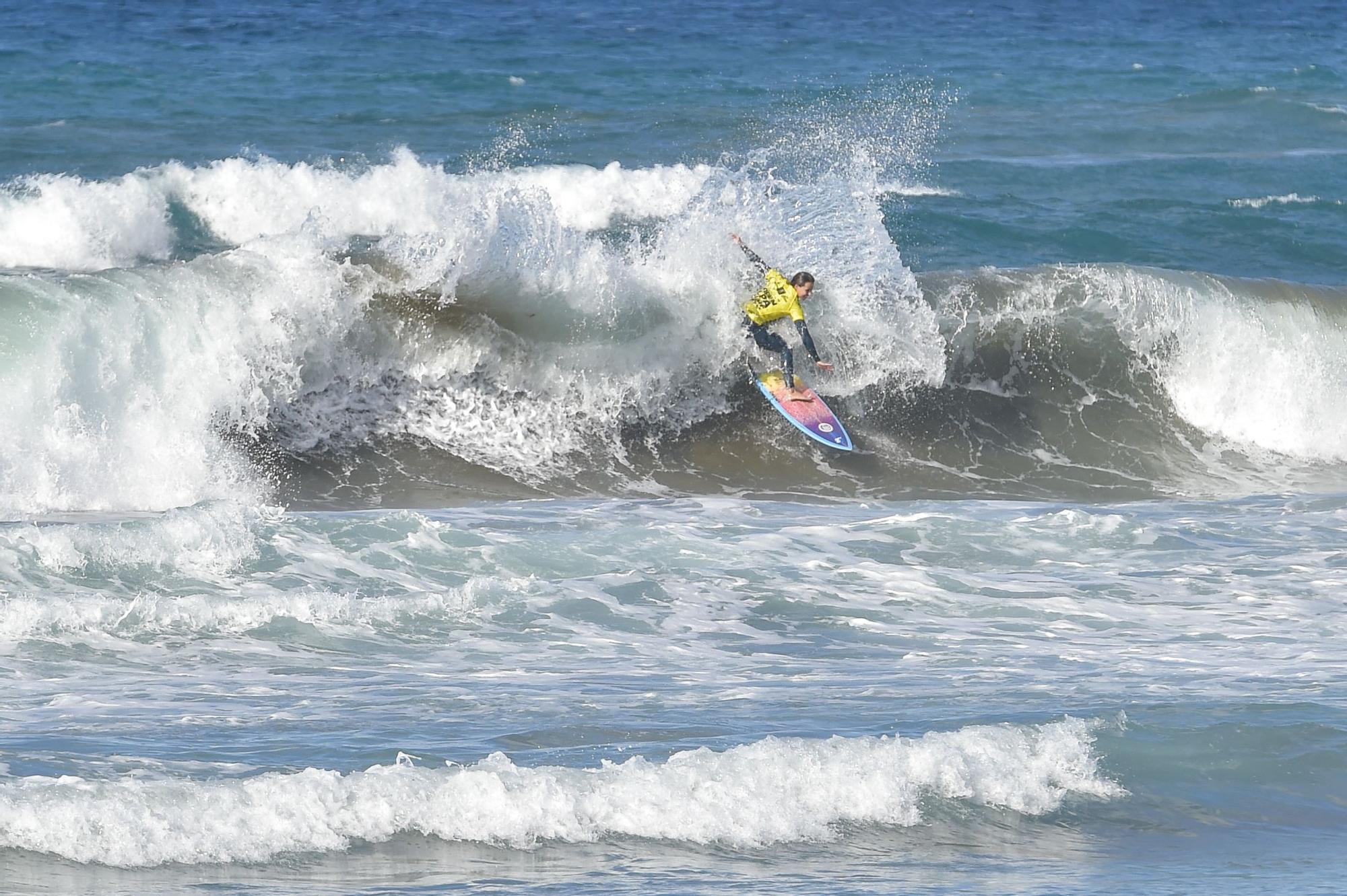 Ambiente en La Cícer durante el torneo de surf