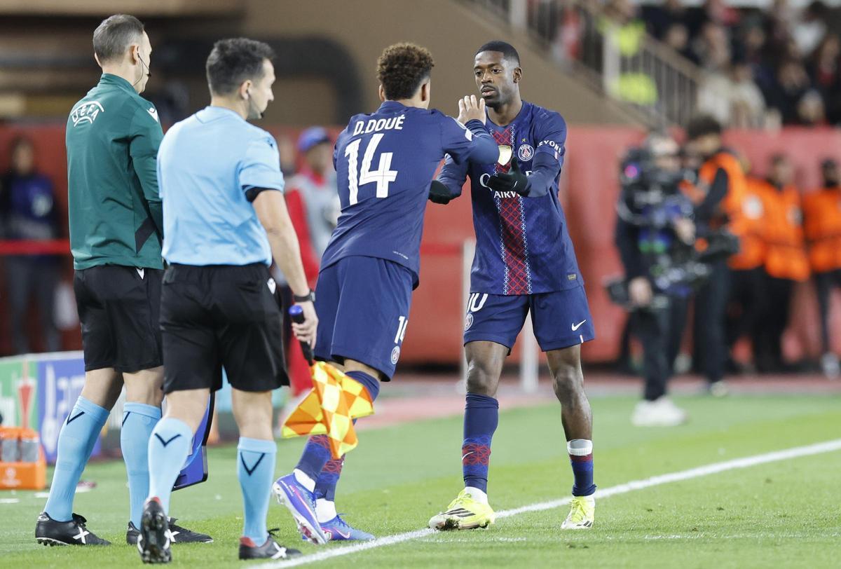 Doué, entrando por Dembélé ante el Mónaco