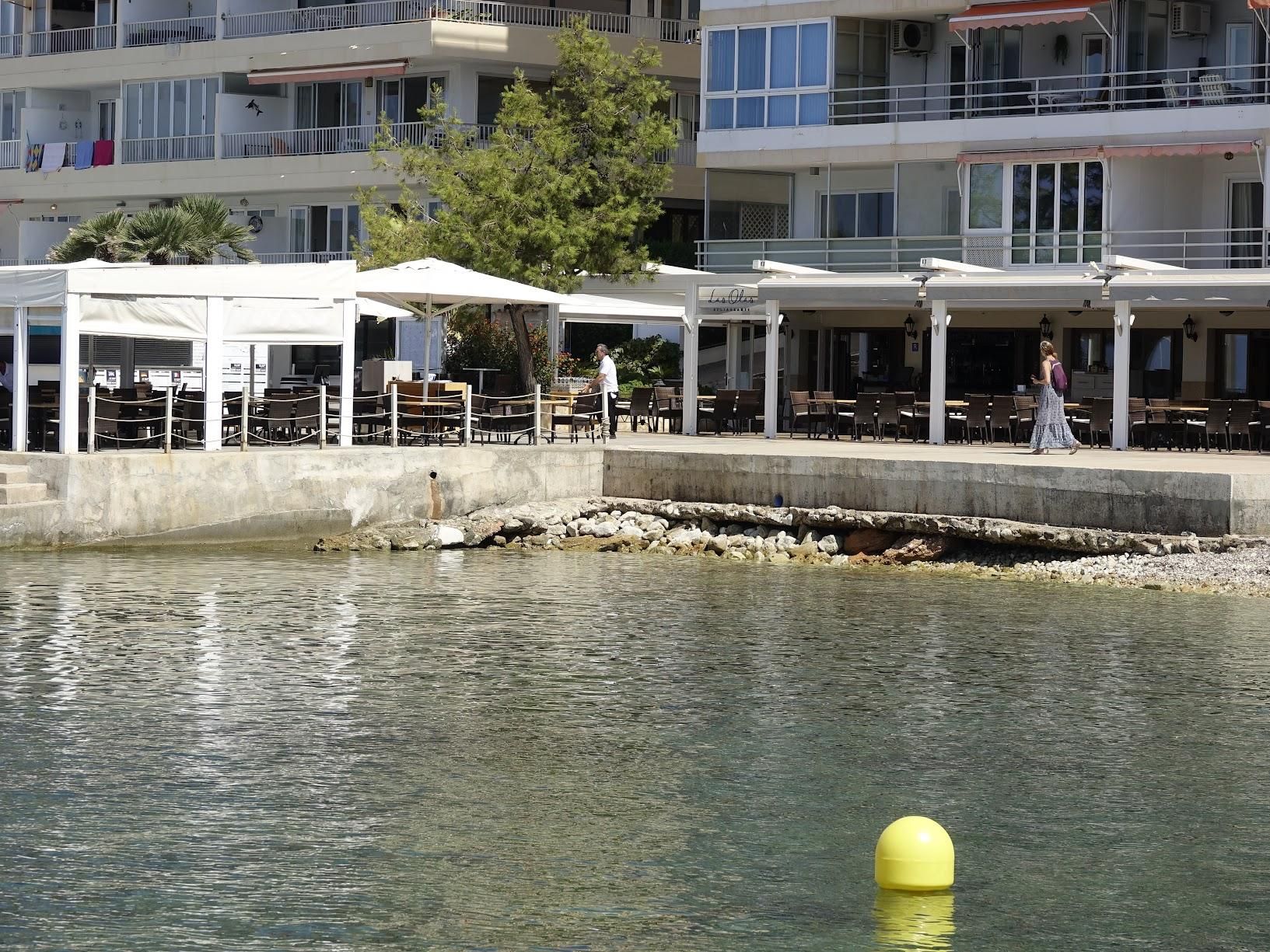 Un joven sufre una lesión medular al tirarse al mar en una zona poco profunda en Santa Ponça