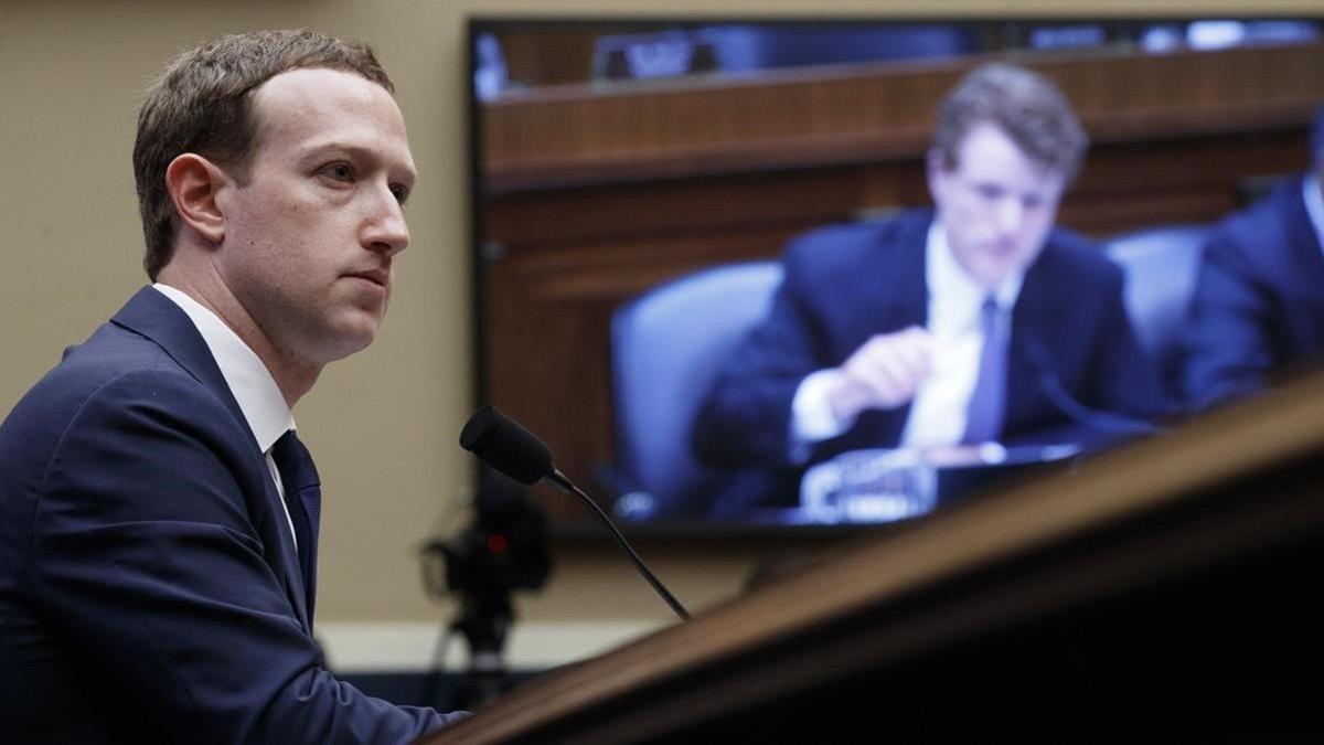 Mark Zuckerberg, fundador y presidente de Facebook, ante el Congreso de EEUU
