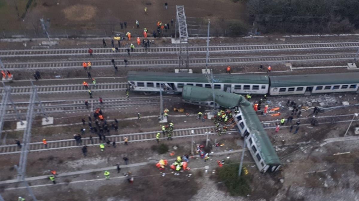 zentauroepp41775782 this handout picture released by the italian vigili del fuoc180125102827