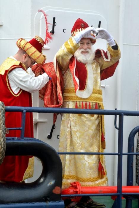 REYES MAGOS LLEGADA BARCO