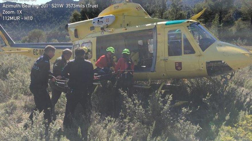 Un helicóptero rescata a una senderista que no podía andar tras caer en Caravaca