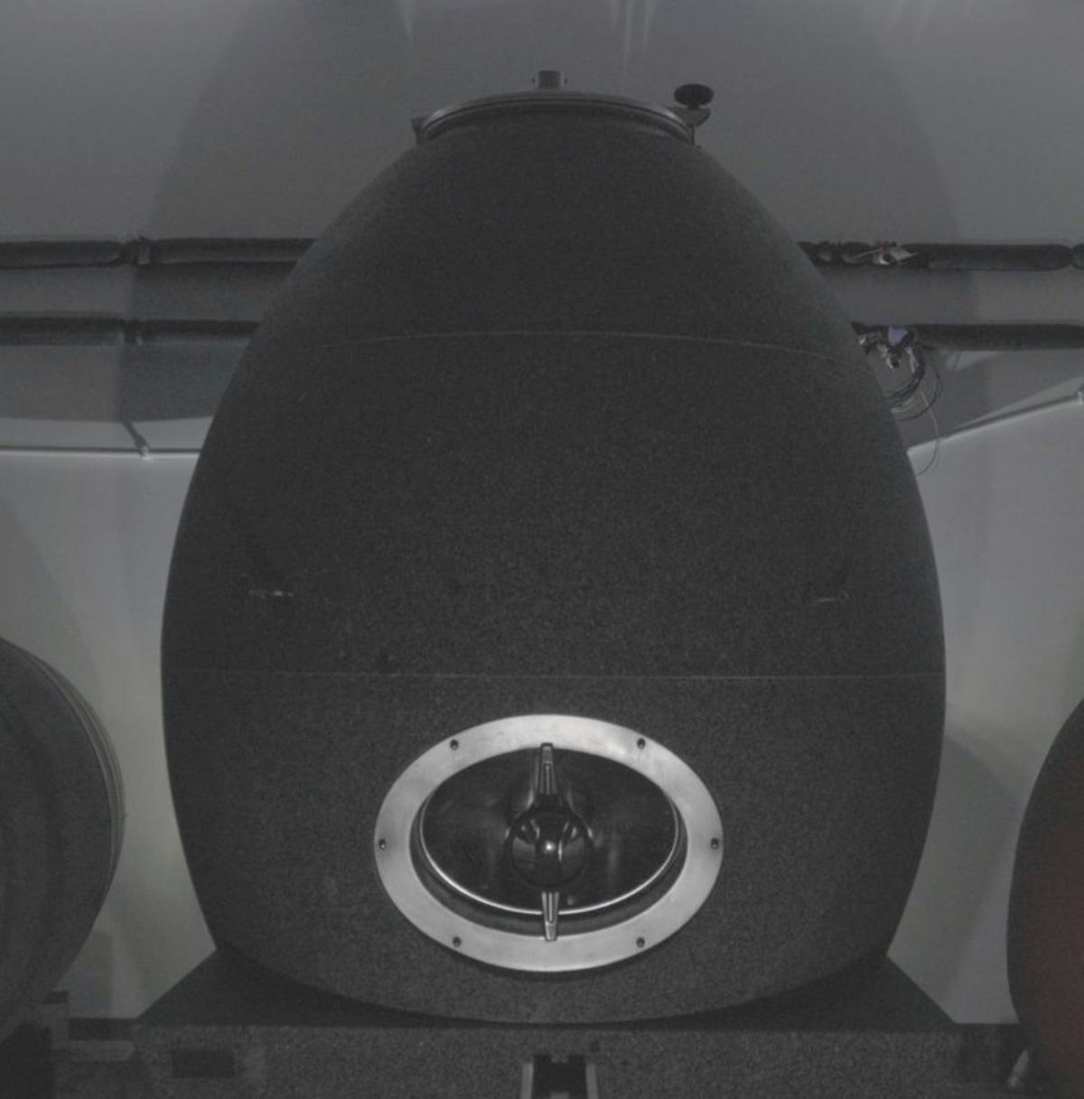 La ánfora de granito en la que se elaboró el vino.