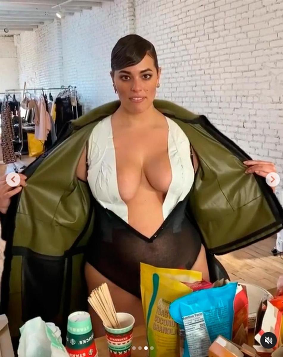 Ashley Graham muestra su truco para lucir escotazos