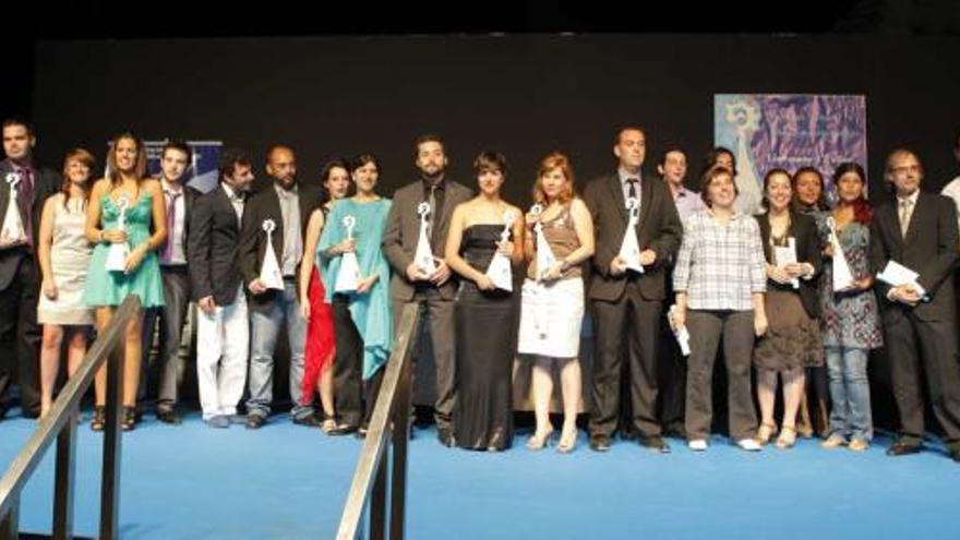 Imagen de familia de los premiados en la edición de Nuevas Ideas Empresariales 2011.