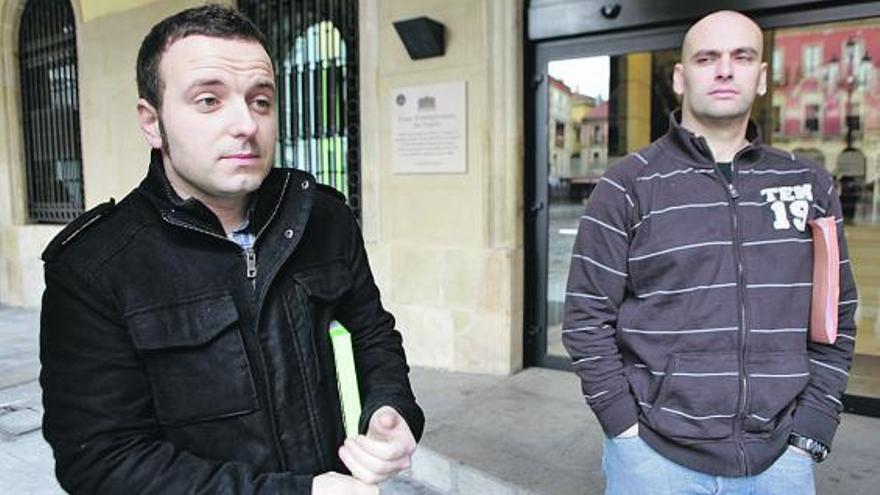 Christian Rodil y Monchu García, ayer, tras la reunión de la comisión del «botellón».