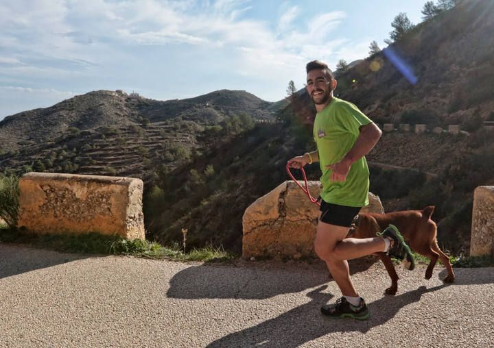 «Running» solidario con perros por l'Alfàs del Pi