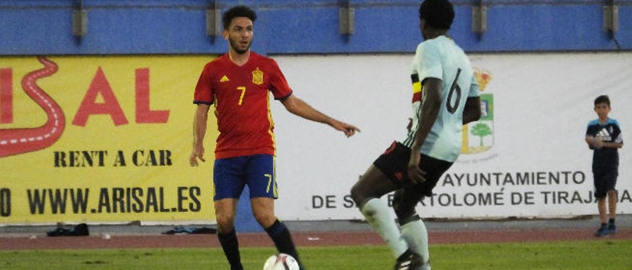 Iván Martin (Villarreal) junto al belga Peeters (Brujas).