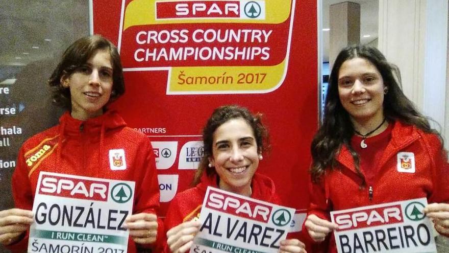 Paula González, Lucía Álvarez e Isabel Barreiro, en Samorin.