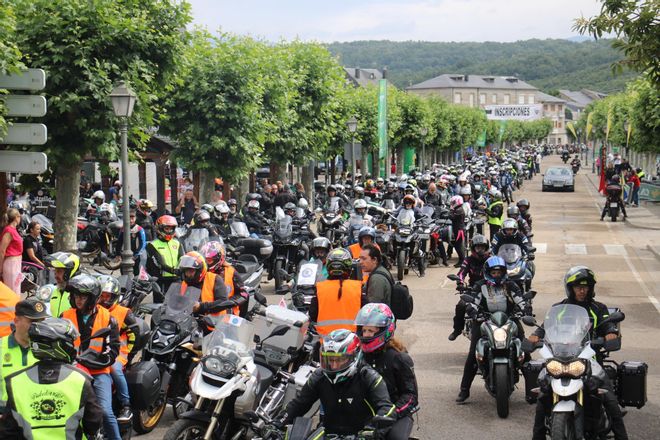 El puente despide su 31 concentración de motos con más de 15.000 participantes