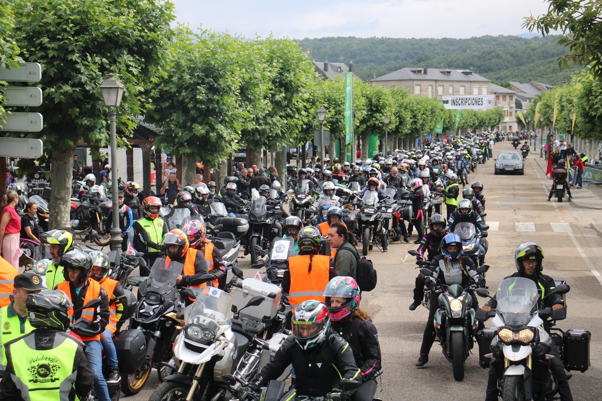 El puente despide su 31 concentración de motos con más de 15.000 participantes
