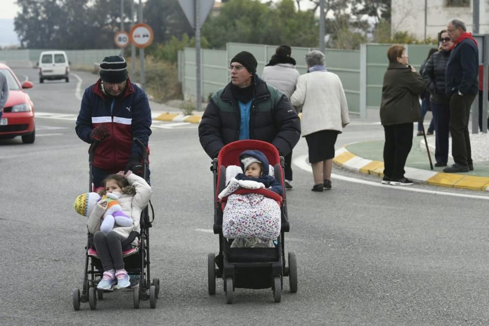 Cientos de fieles acompañan a la Santa.