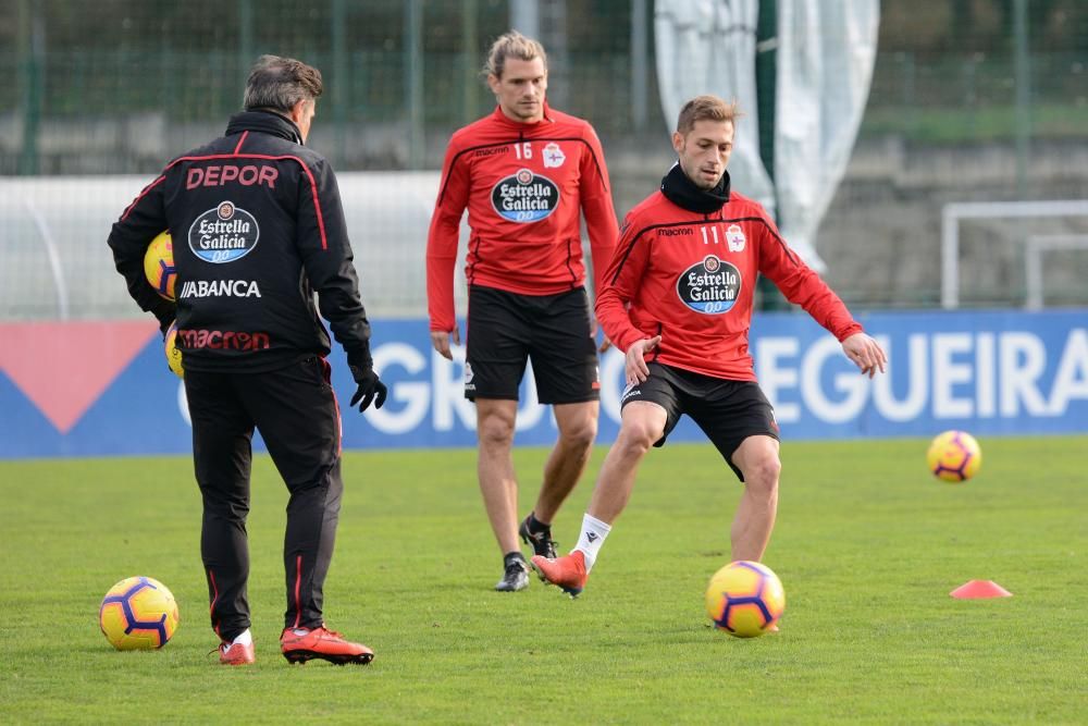 El preparador deportivista, Natxo González, ha facilitado la convocatoria del equipo coruñés tras el entrenamiento de esta mañana.