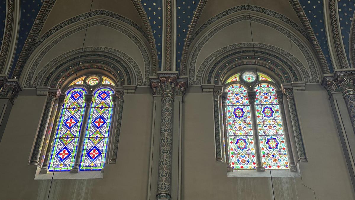 Las vidrieras de la iglesia del antiguo Colegio de Jesuitas en la Petxina