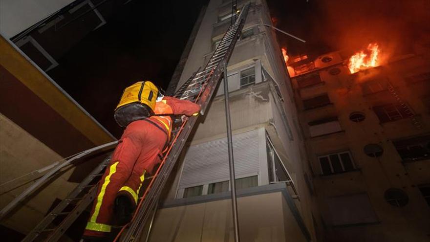 Un incendio intencionado en París acaba con diez muertos y 37 heridos