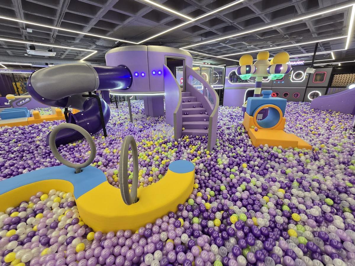 La gran piscina de bolas de Enjoy Park