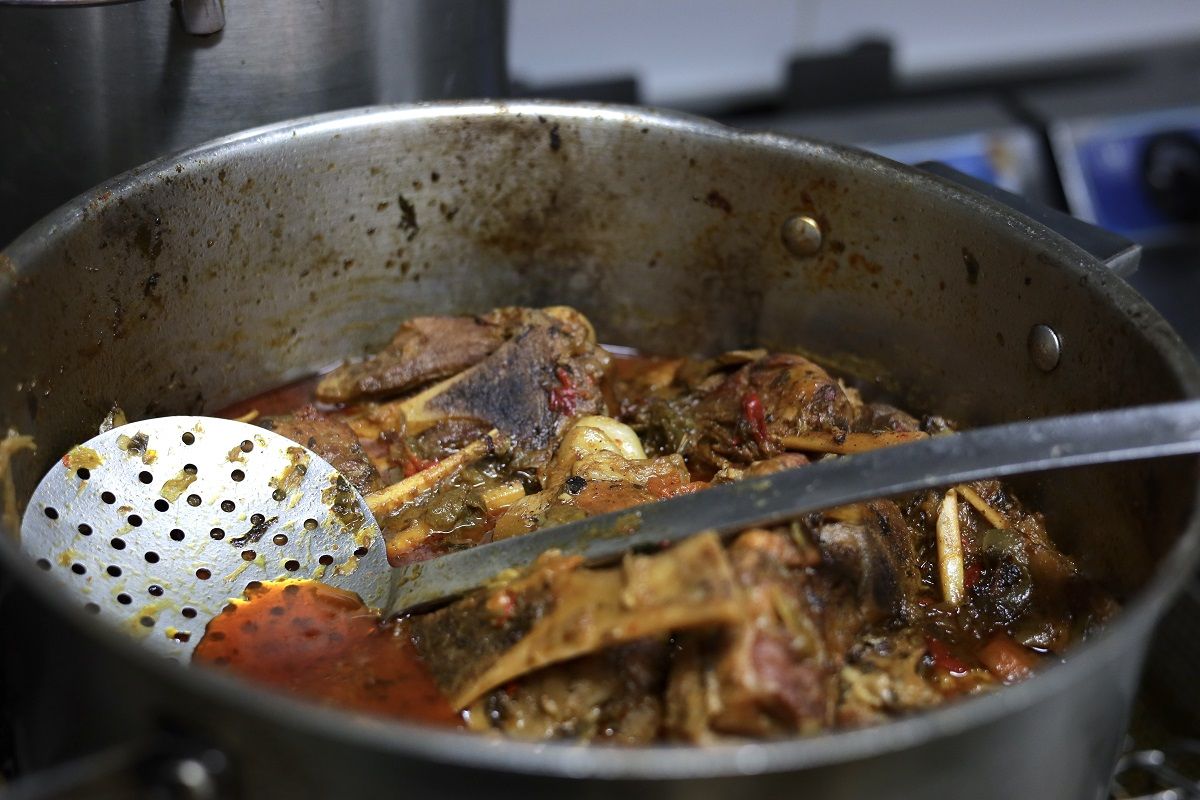En imágenes | De todos, el bar del centro de Zaragoza que triunfa con comida casera para llevar a buen precio