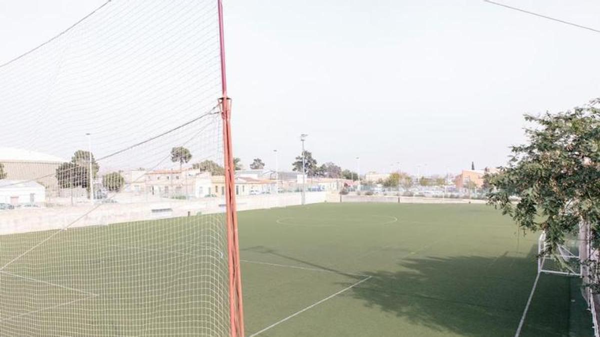 Una imagen de archivo del campo de fútbol del polideportivo de Carrús, en Elche, donde ocurrieron los hechos.