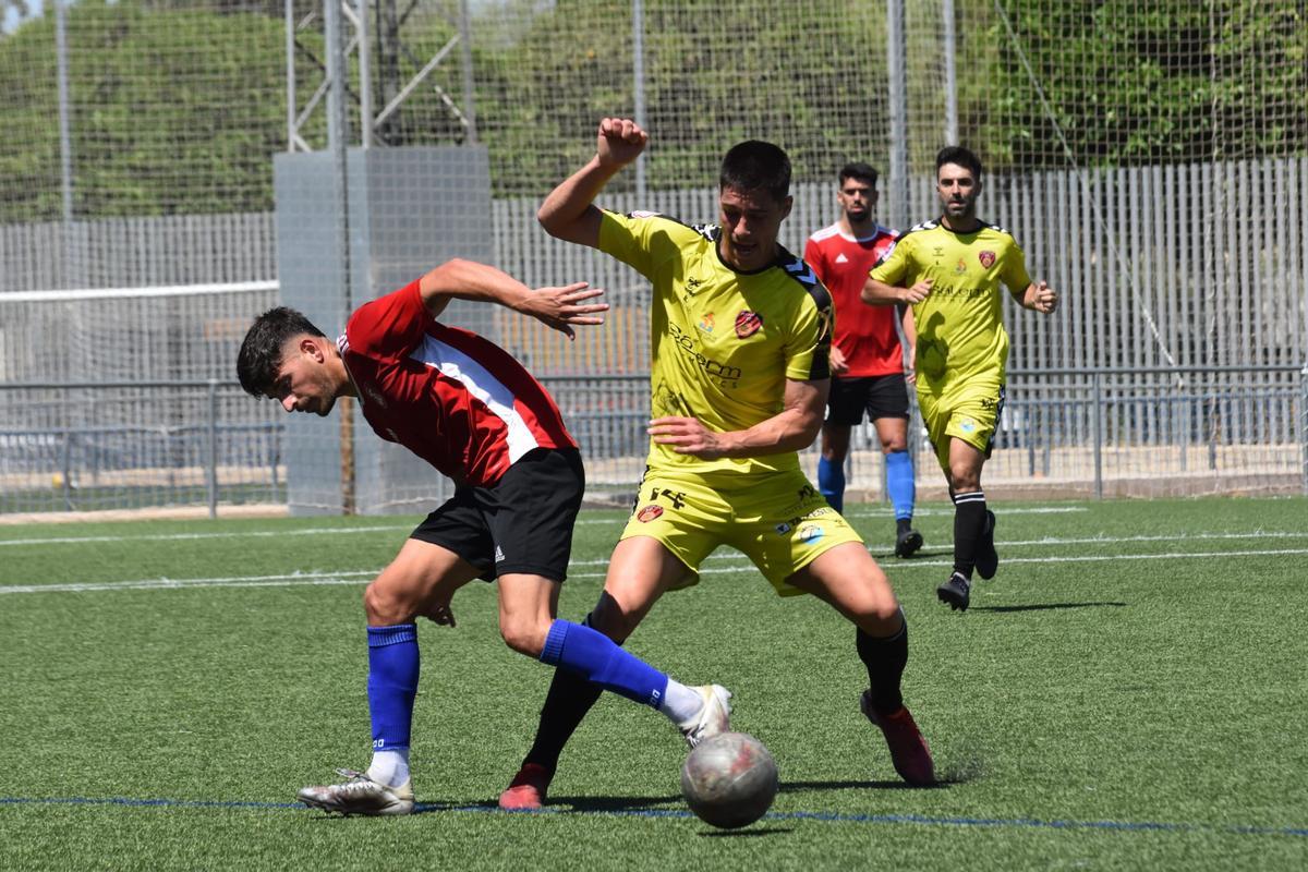 Lance del choque entre el Gerena y el Salerm Puente Genil en el Leonardo Ramos Nuevo.