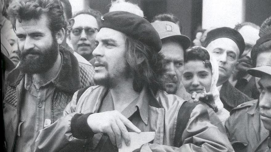 A la izq., Óscar Fernández Mel, con Che Guevara, el 1 de enero de 1959