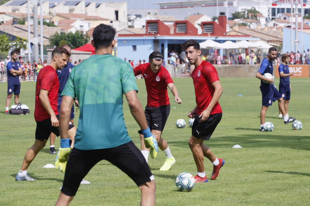 Entrenament de portes obertes del Girona FC a l'Escala