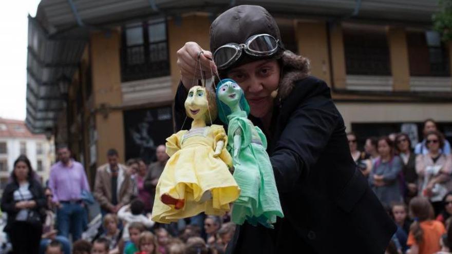 Una de los integrantes de Baychimo Teatro durante una función