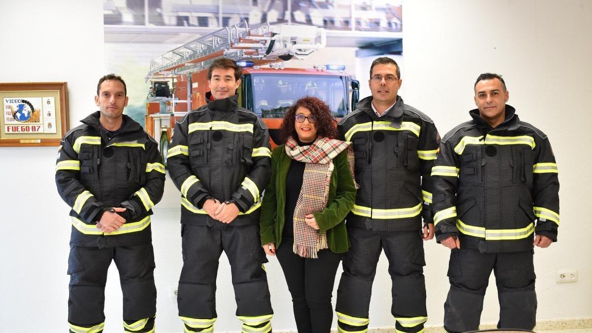 Nuevos trajes bomberos de Diputación de Badajoz - El Extremadura