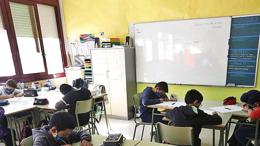 Alumnes en una escola de Girona.
