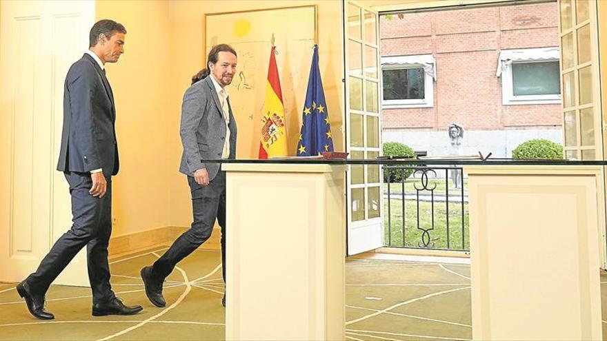 Sánchez e Iglesias presionan a PDECat y ERC tras su alianza