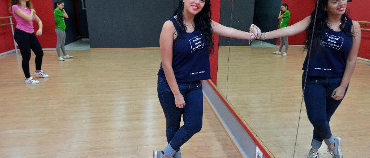 Jenifer, en su academia de danza en San Gregorio.