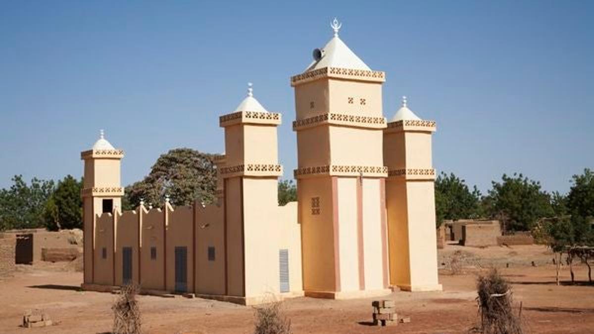 La Gran Mezquita de Bamako fue construida a finales de la década de 1970 con fondos del gobierno de Arabia Saudita
