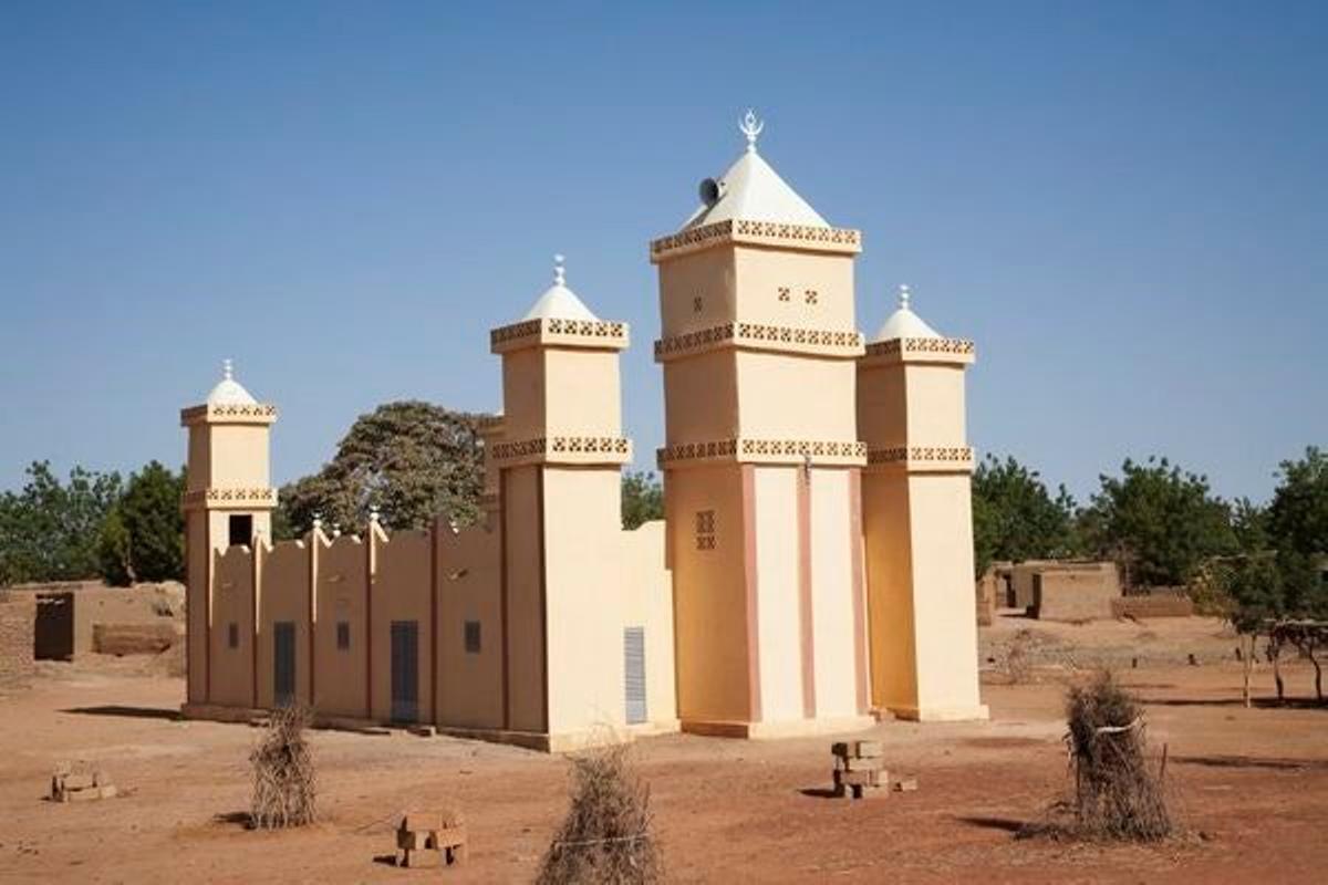 La Gran Mezquita de Bamako fue construida a finales de la década de 1970 con fondos del gobierno de Arabia Saudita