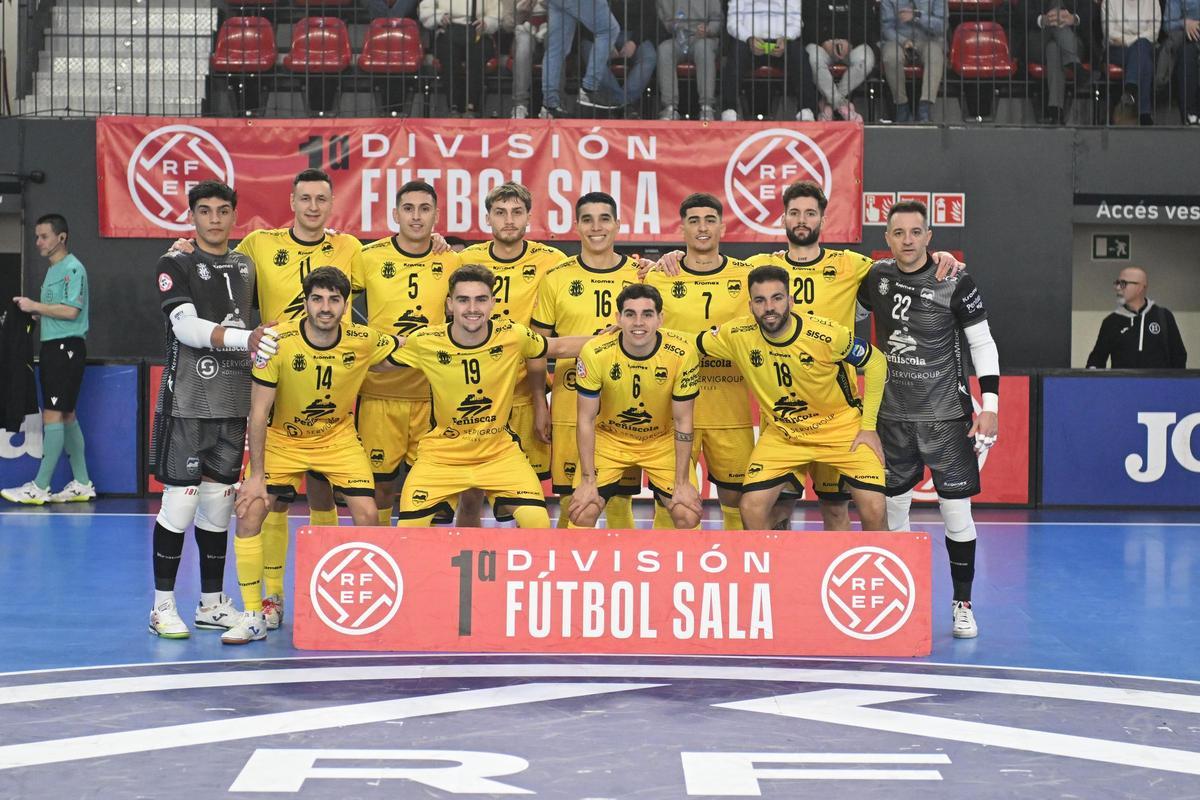 Plantilla del Servigroup Peñíscola, que regresa al pabellón Juan Vizcarro con el recuerdo en lo que sucedió en su anterior encuentro en casa.