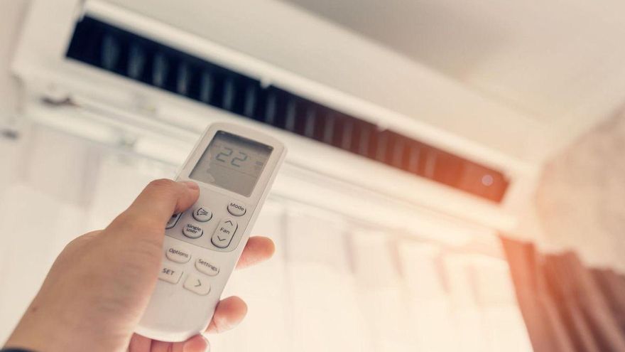 Subida de la factura de la luz: esto es lo que te va a costar si dejas el aire frío puesto por la noche