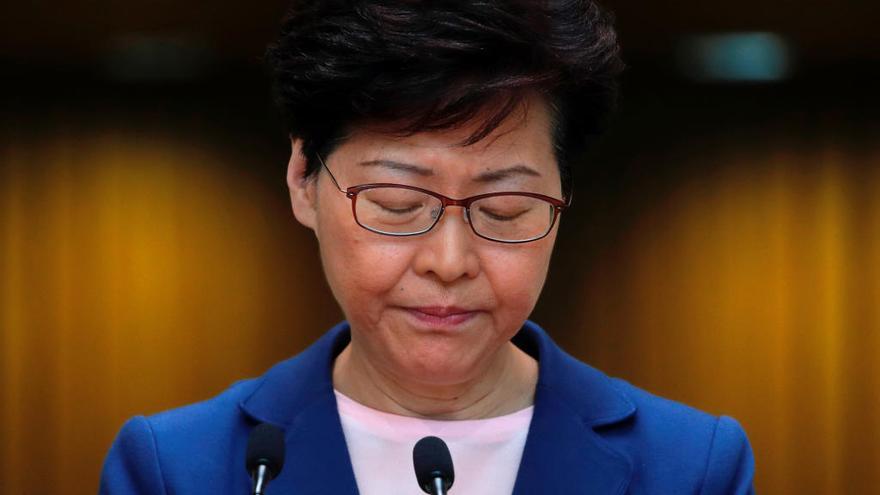 Carrie Lam comparece ante los medios.