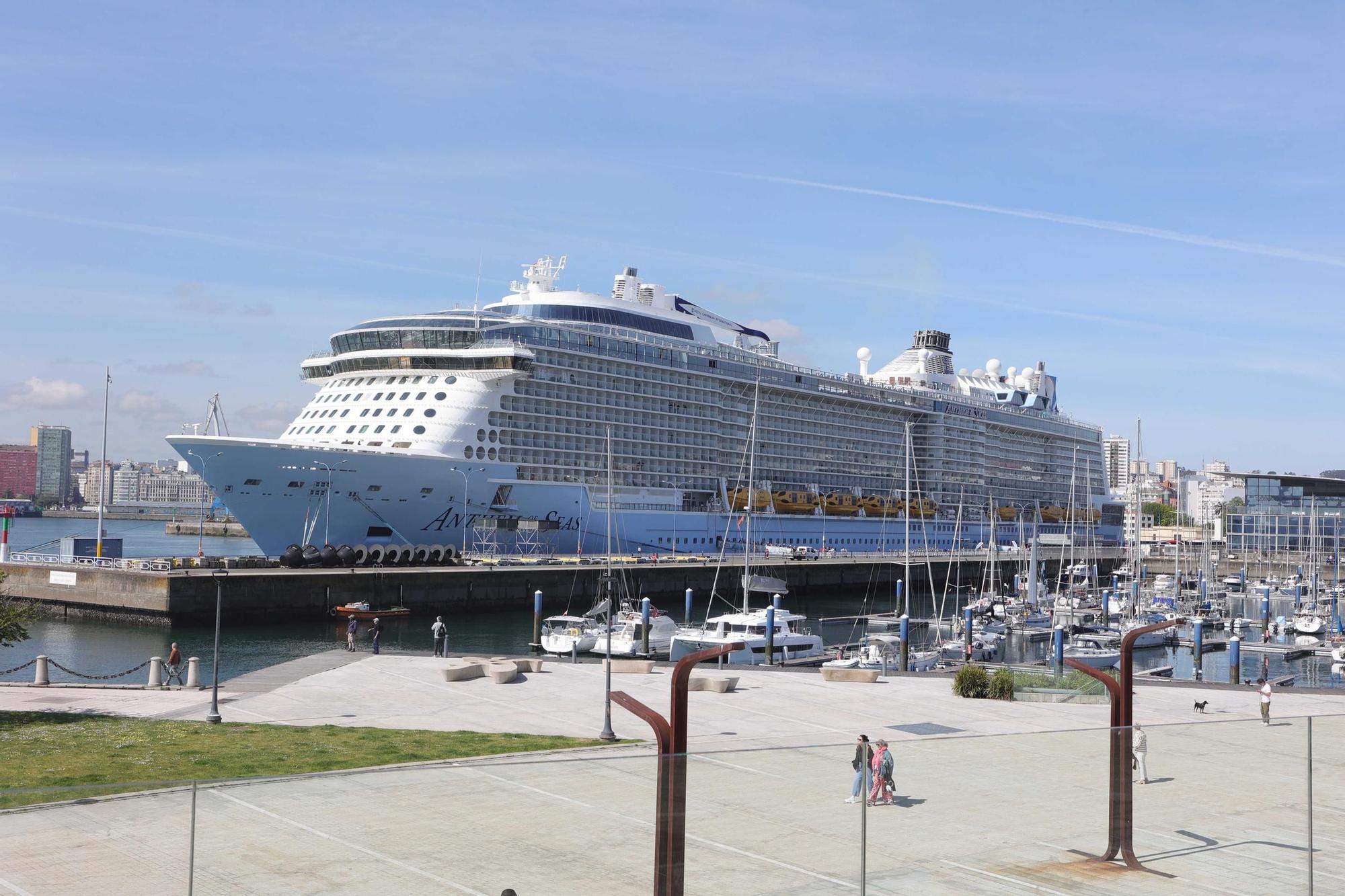 El trasatlántico 'Anthem of the Seas' hace escala en A Coruña
