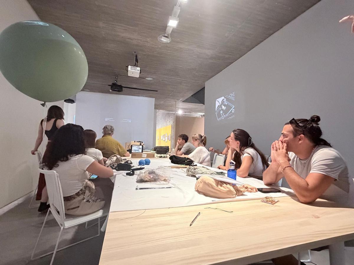 Taller previo a la celebración en la calle de Efímera Córdoba 2026.