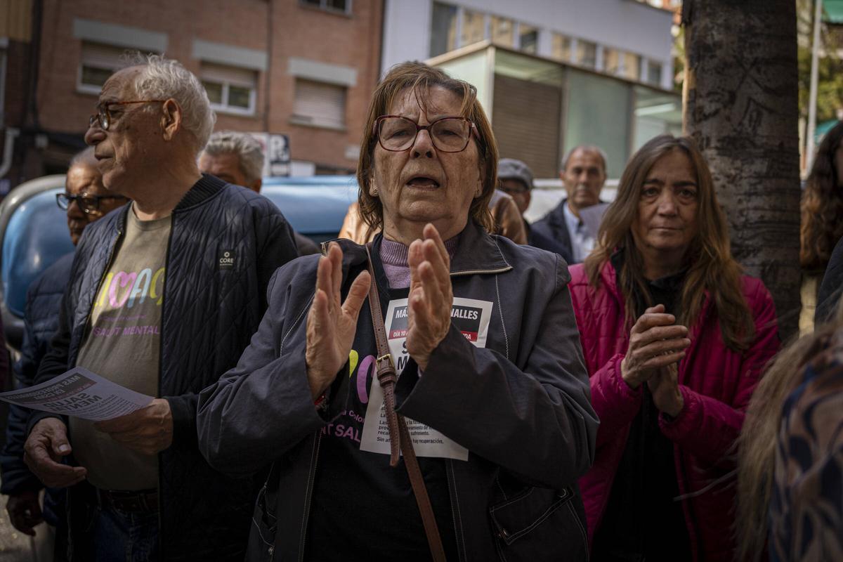 Protesta en Santa Coloma por las listas espera en salud mental