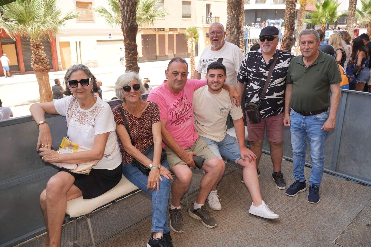 El Grau da inicio a las fiestas de Sant Pere con pólvora, bous y música