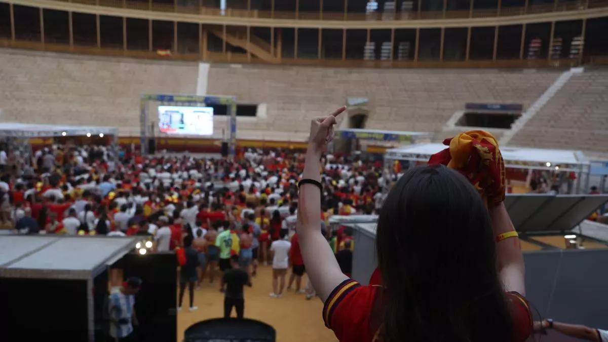 Caos en la Plaza de Toros de Alicante para ver la final del Mundial entre España y Argentina