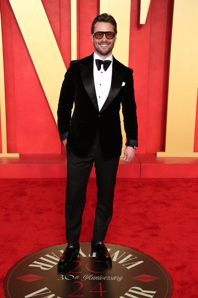 Glen Powell en la fiesta post Oscars 2024 de Vanity Fair