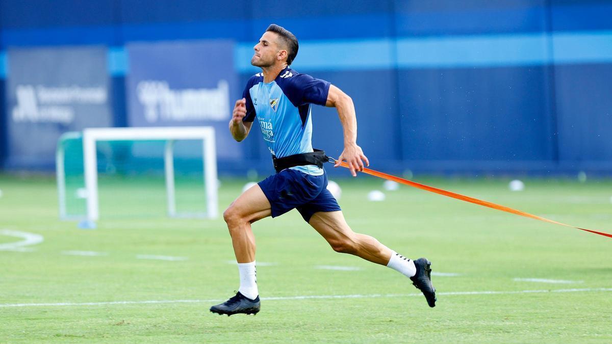 Luismi, en un entrenamiento con el Málaga CF.